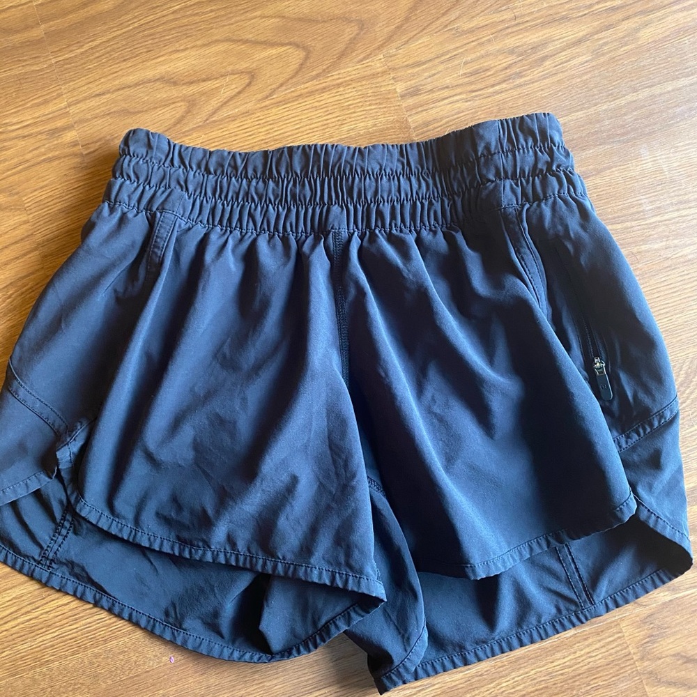 Lululemon Tracker short size 8